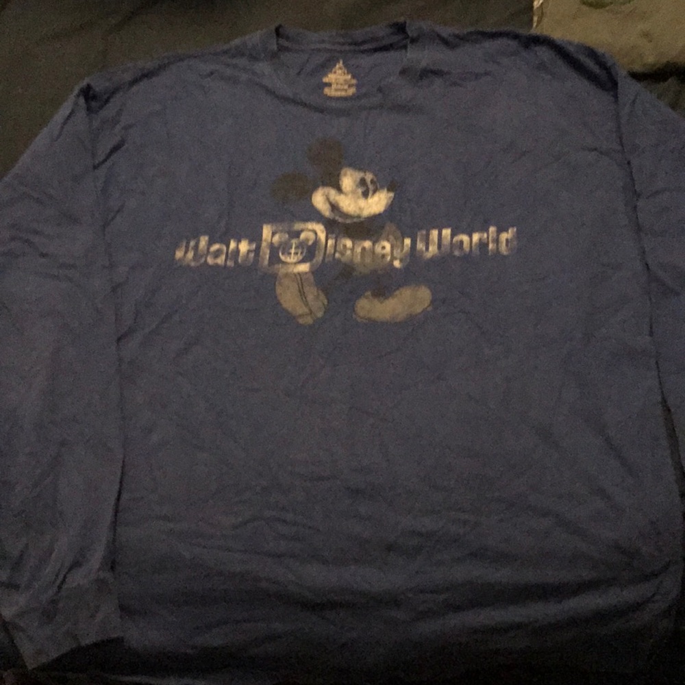 Walt Disney world men’s long sleeved shirt